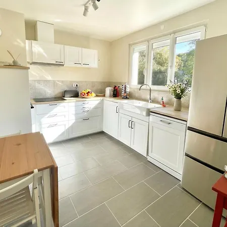 10-14 Guests - 180m2 - Private Forest - Cdg 7min - 20min Vila