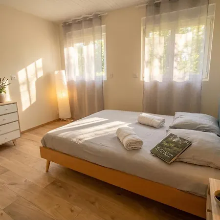 10-14 Guests - 180m2 - Private Forest - Cdg 7min - 20min Villa